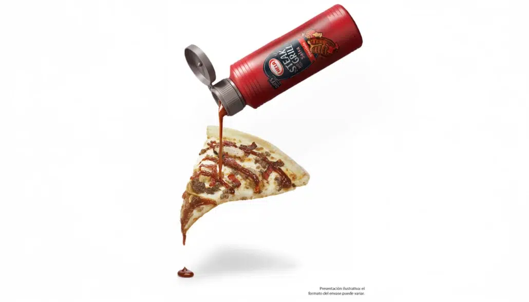 Salsa steak and grill cayendo sobre la pizza